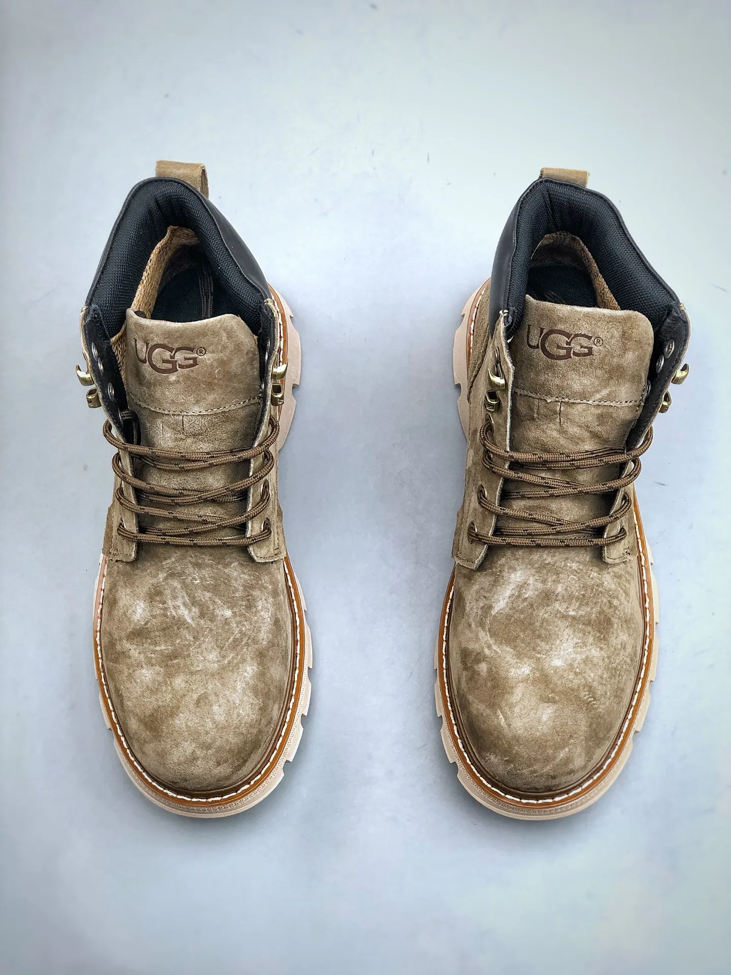 Local self-pickup💰560 supports store release New goods🚀UGG new autumn and winter men's mid-cut casual Martin boots series #Guangdong Dachang quality 25ss autumn and winter new style Fashion trend matching The fabric is imported from Italy frosted cowhide. The whole shoe is made of genuine cowhide material. The outsole and hardware are all made from OEM raw materials. Good products do not kill pigs. The quality of the first order is strictly controlled. The full set of official website unified packaging. Special products for outdoor use to prevent cold this winter. Daily casual matching A must-have for stylish men‼ American affordable luxury brand [UGG] Tasman Weather Hybrid Tasman hybrid series mid-top lightweight casual Martin boots" Size: 39-44 (one size larger than sports shoes)